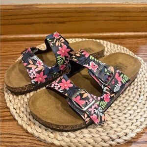 Floral Buckle Sandals Bobbie Brooks Floral Printed Flat Cork Sandals
Size M 7/8